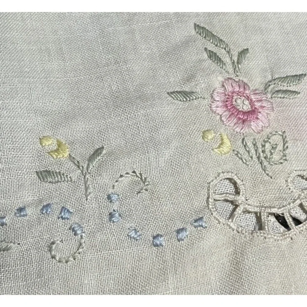2 Vintage Linens‎ Placemats Embroidered Cutwork Floral Italian Romantic Cottage